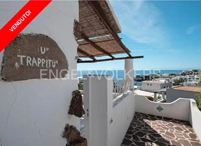 Casa con 5 locali in vendita in Strada Comunale Iditella, Lipari