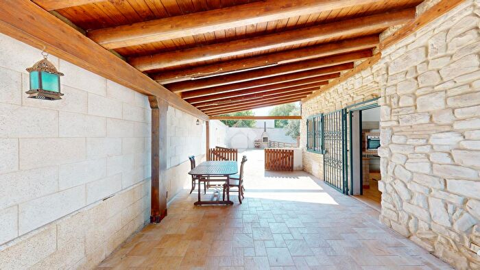 Casa quadrilocale in vendita in Via Leone, Brindisi