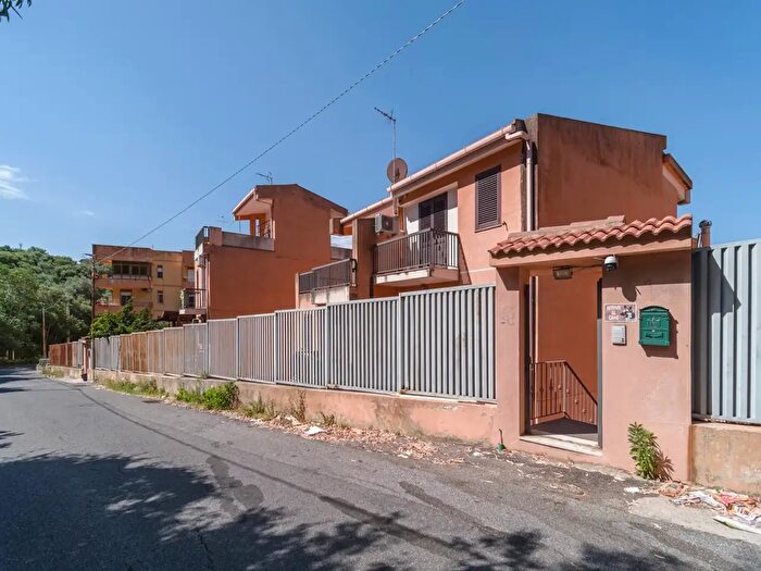Casa quadrilocale in vendita in Via Ogliastro, Messina