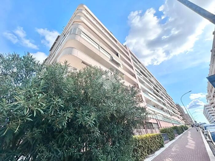 Appartamento bilocale in affitto in Via Luigi De Marchi, Roma