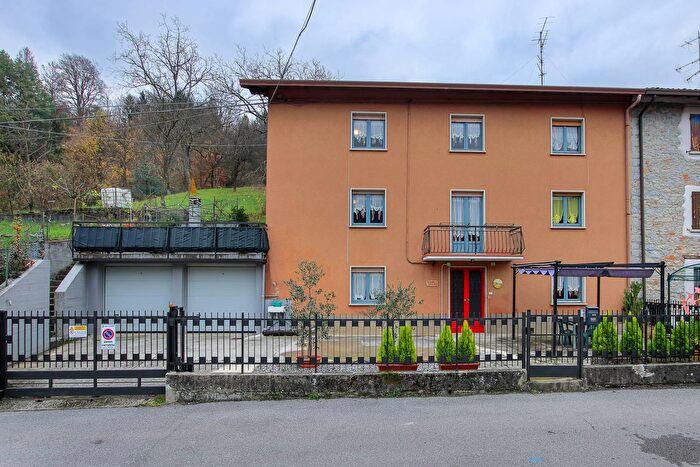 Casa con 6 locali in vendita in Via Partigiani, Capizzone