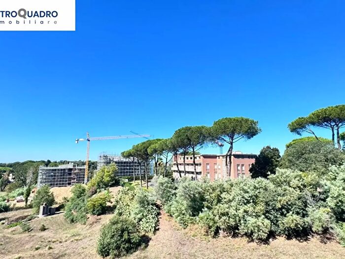 Appartamento trilocale in vendita in Via Sassello, Roma