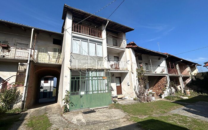 Casa con 6 locali in vendita in Via Garibaldi, Sala Biellese