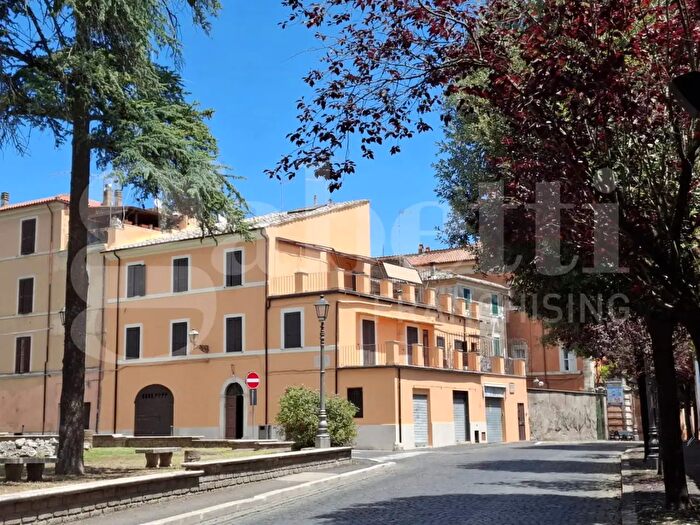 Appartamento con 6 locali in vendita in Via Mazzocchi, Civita Castellana