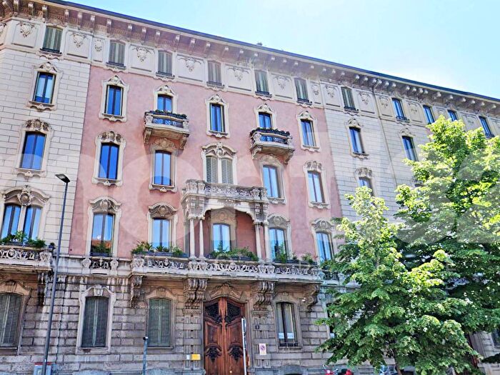 Casa quadrilocale in affitto in Piazza Giovine Italia, Vincenzo Monti, Milano