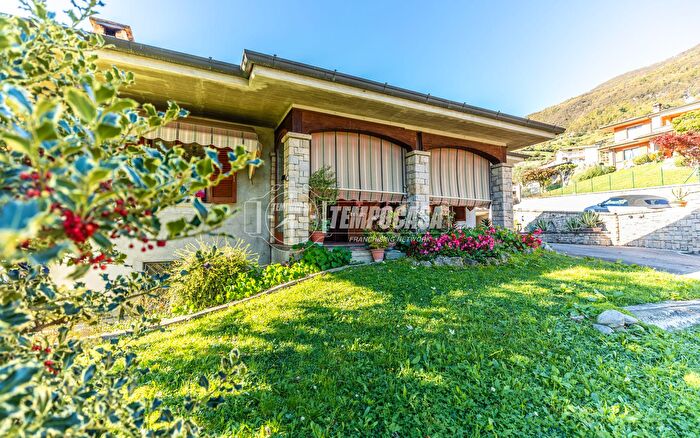 Casa con 6 locali in vendita in Via Corno, Adrara San Martino