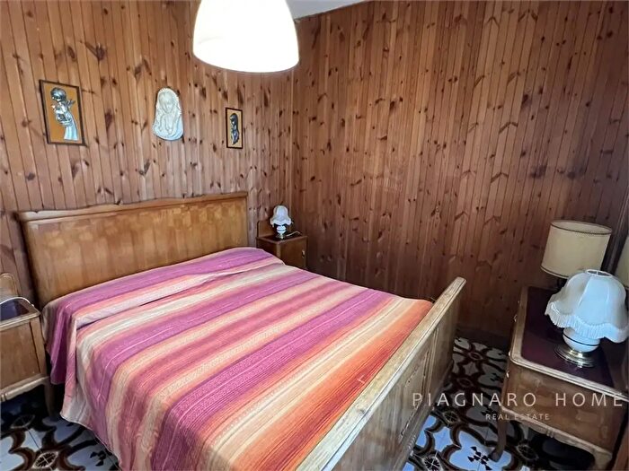 Casa con 7 locali in vendita in Zeri