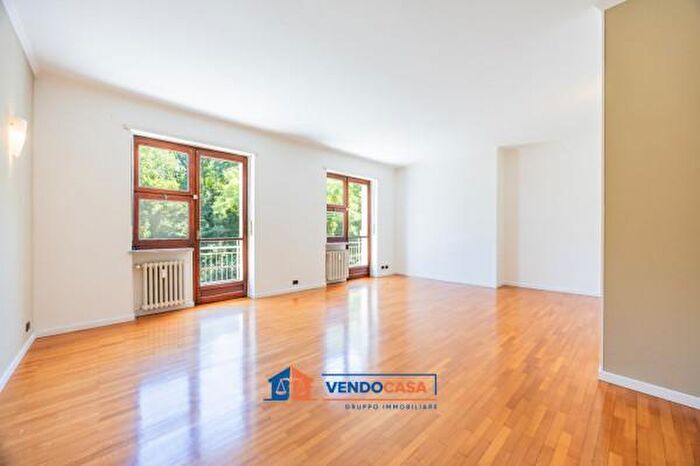 Appartamento con 6 locali in vendita in Strada del Ponte Verde, Torino