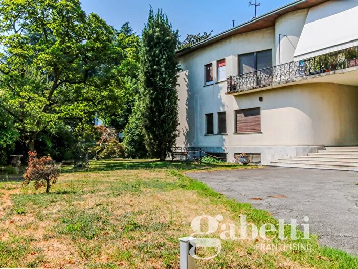 Appartamento con 5 locali in vendita in Via Ponzella, Busto Arsizio