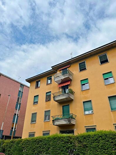 Appartamento trilocale in vendita in Via Alzaia Trieste, Corsico