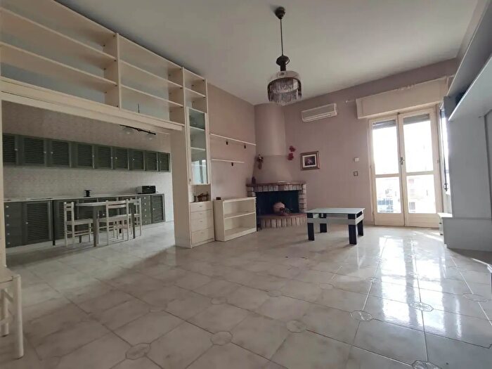 Appartamento con 6 locali in vendita in Via Svezia, Siracusa