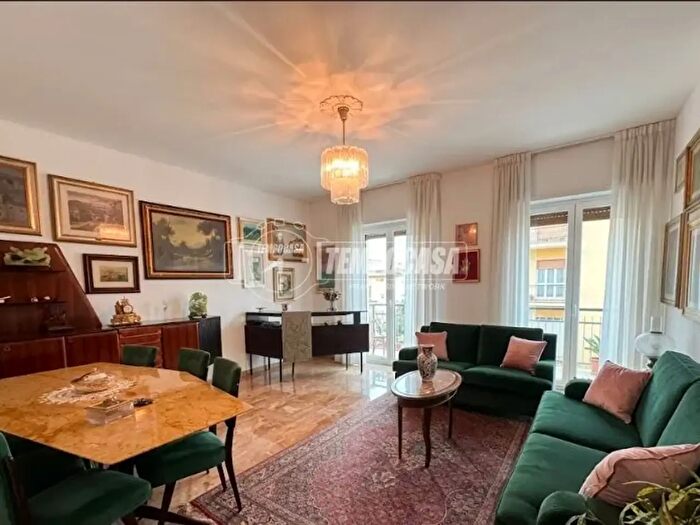 Appartamento quadrilocale in vendita in Via Teodosio, Milano