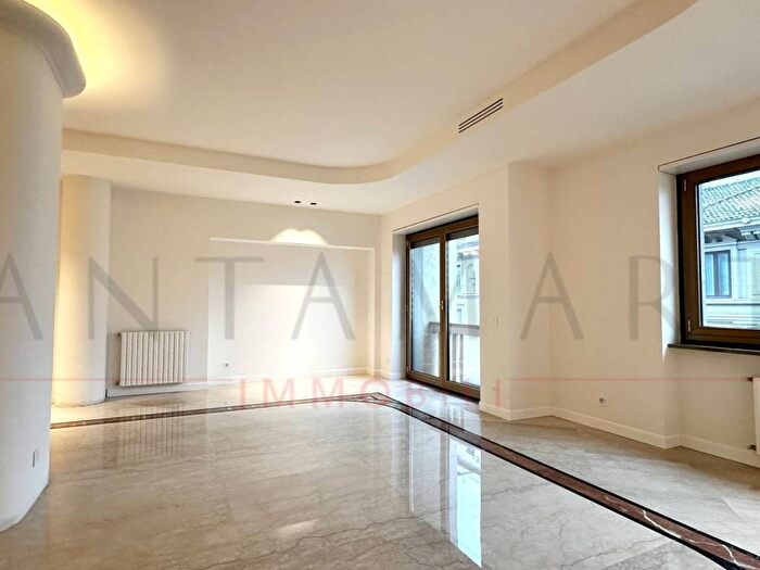 Appartamento trilocale in affitto in Palestro, Milano