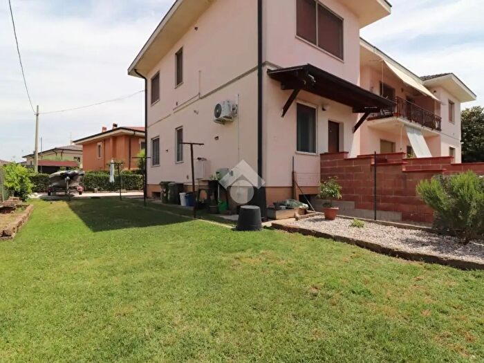 Appartamento trilocale in vendita in Via Gramsci, Porto Mantovano