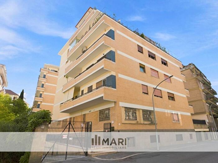 Appartamento con 6 locali in affitto in Via Achille Loria, Fleming, Roma