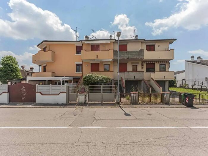 Casa trilocale in vendita in Via Aldo Moro, Terre del Reno