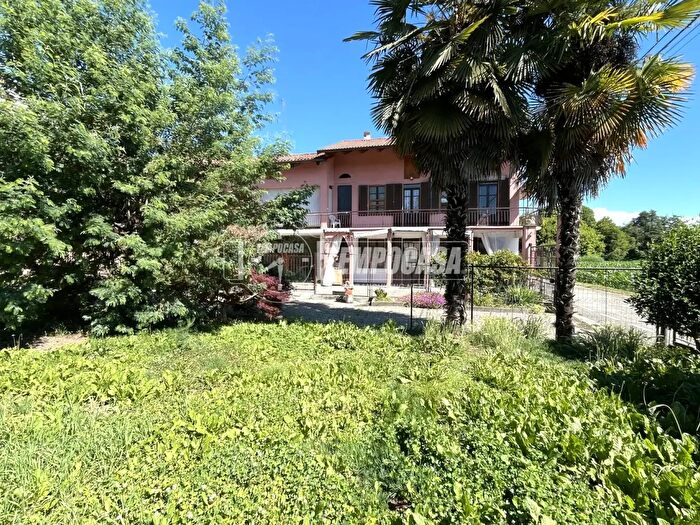 Casa con 10 locali in vendita in Via Manifattura, Strambino