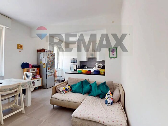 Appartamento trilocale in vendita in Via Campomorone, Genova