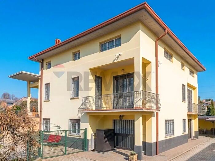 Casa con 8 locali in vendita in Via Ristori, Gallarate