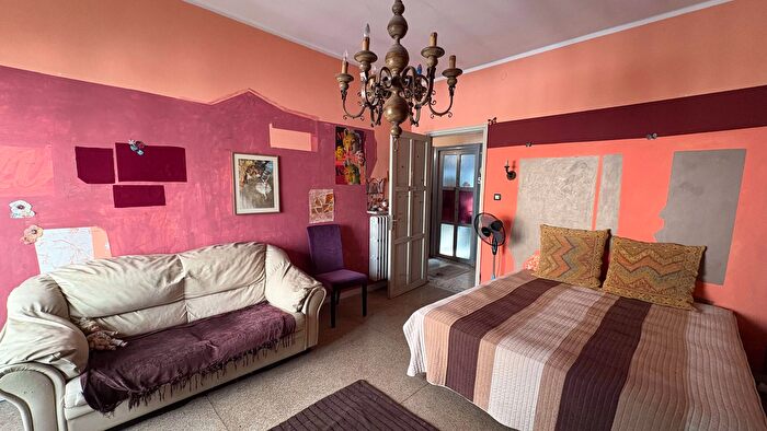 Appartamento con 6 locali in vendita in Viale Massobrio, Alessandria