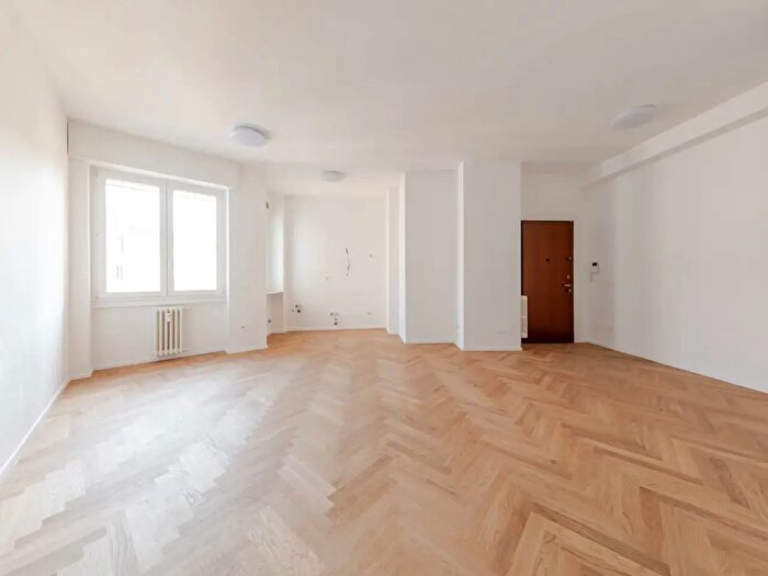 Appartamento trilocale in vendita in Via Pasinetti, Milano