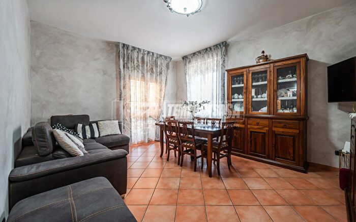 Appartamento trilocale in vendita in Via Fratelli Cairoli, Scandiano