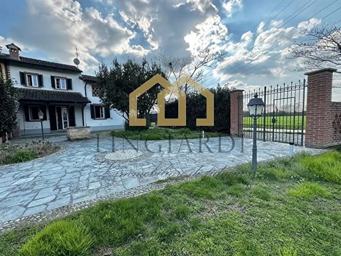 Casa quadrilocale in affitto in Cascina Calvenzano, Lodi