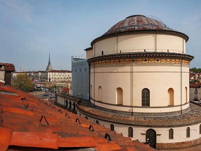 Appartamento trilocale in affitto in Piazza Gran Madre di Dio, Torino