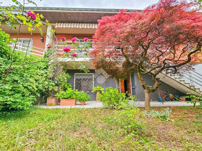 Casa con 7 locali in vendita in Via del Progresso, Alessandria