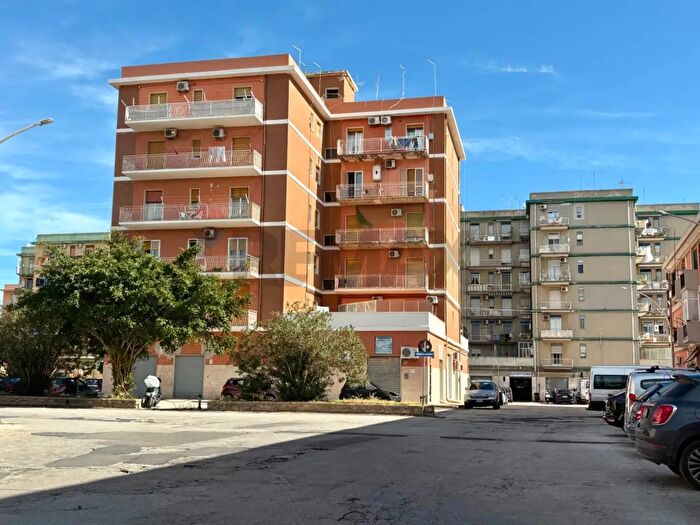 Appartamento con 5 locali in vendita in Via Michele Bonanno, Siracusa
