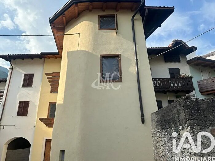Casa con 6 locali in vendita in Via Castelbarco, Avio