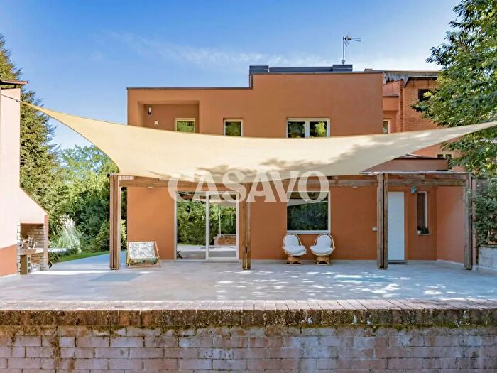 Casa con 6 locali in vendita in Strada Val Salice, Torino