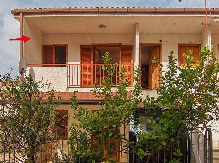 Appartamento trilocale in affitto in Via Marinella, Falconara Albanese