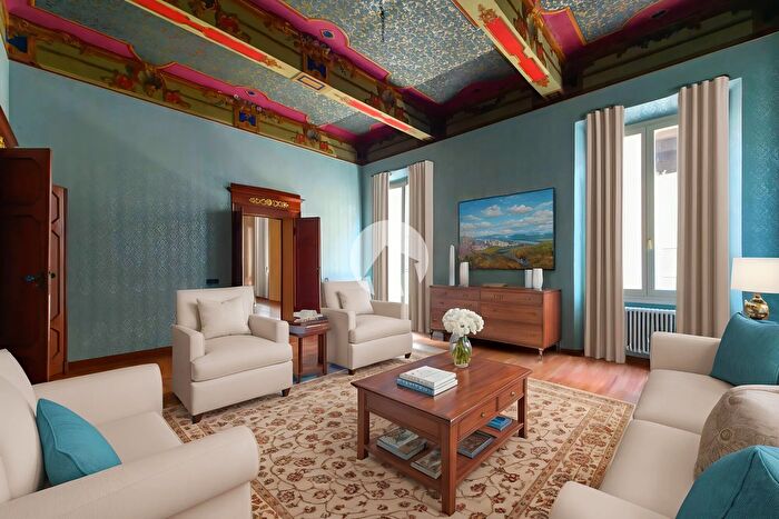 Appartamento con 7 locali in vendita in Via Emilia Santo Stefano, Reggio Emilia