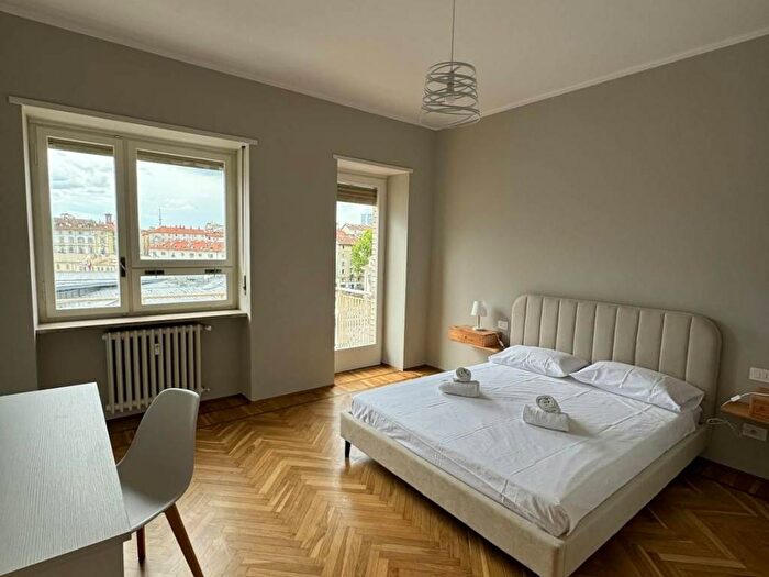 Appartamento trilocale in affitto in Piazza della Repubblica, Aurora, Torino