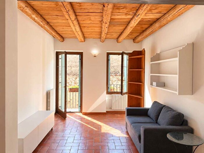 Appartamento trilocale in affitto in vicolo Borgo Tascherio, Veronetta, Verona