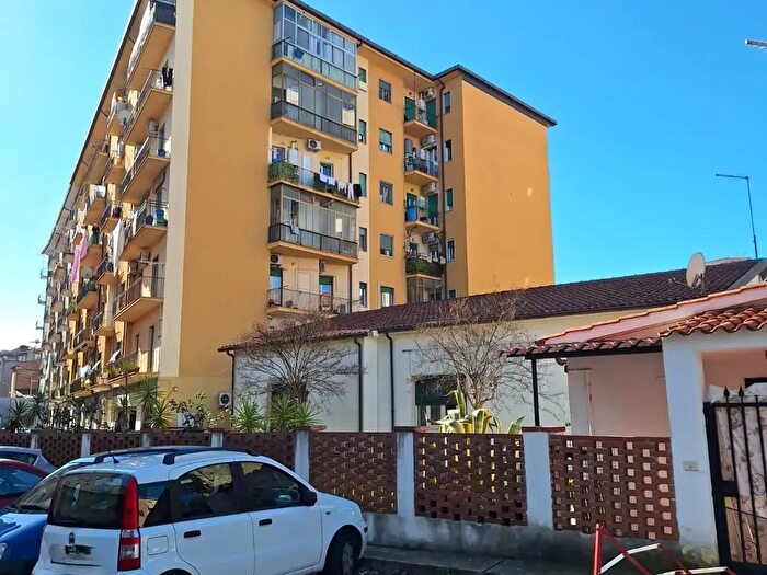 Appartamento trilocale in vendita in Via dei Mille, Cosenza