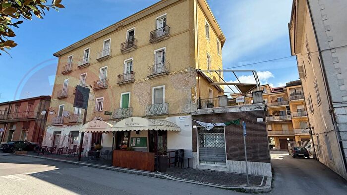 Appartamento con 7 locali in vendita in Piazza Trento, Fontana Liri