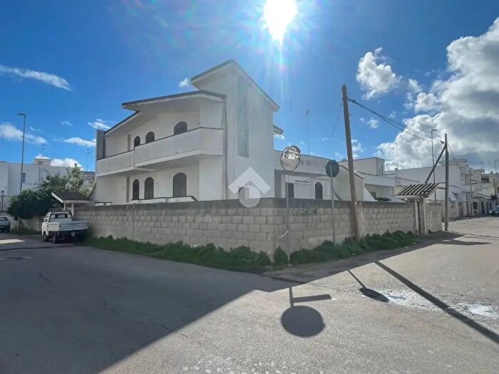 Casa con 6 locali in vendita in Via Guicciardini, Cavallino