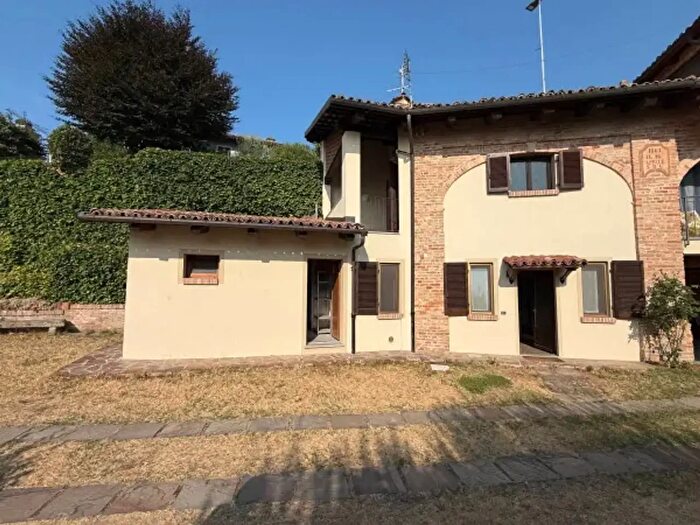 Appartamento bilocale in affitto in Piazza San Rocco, Guarene