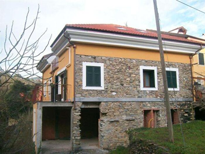 Appartamento trilocale in vendita in Borgata Chiappa, Garlenda