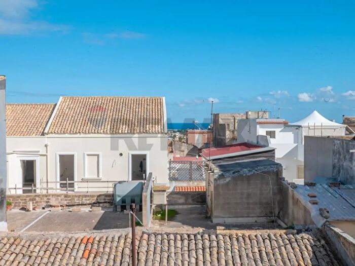 Casa con 10 locali in vendita in Via Unità, Pachino