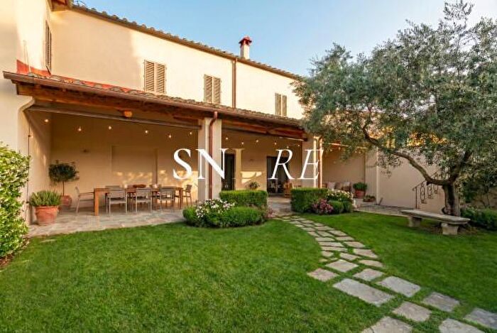 Casa con 6 locali in vendita in Via del Gioiello, Firenze