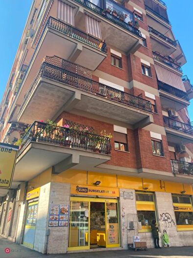 Appartamento trilocale in vendita in Roma