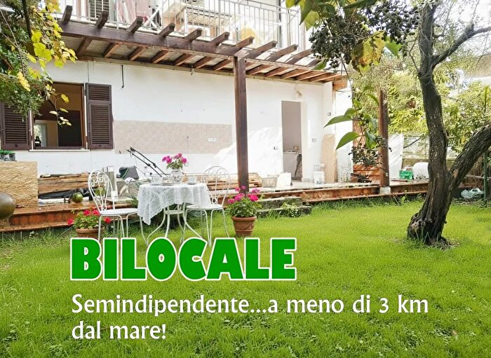 Appartamento bilocale in vendita in Via Pandolfino, Massa