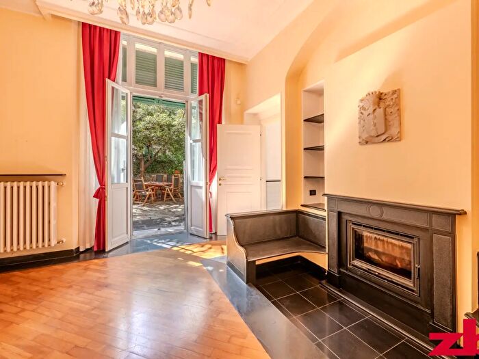 Appartamento con 6 locali in vendita in Via Ugo Foscolo, Genova