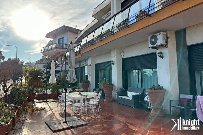 Appartamento quadrilocale in vendita in Via Francesco Petrarca, Napoli