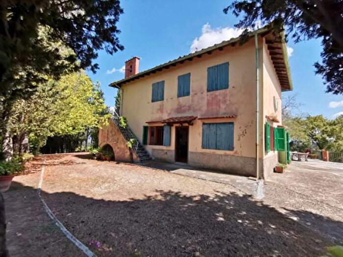 Casa con 5 locali in vendita in Montevarchi