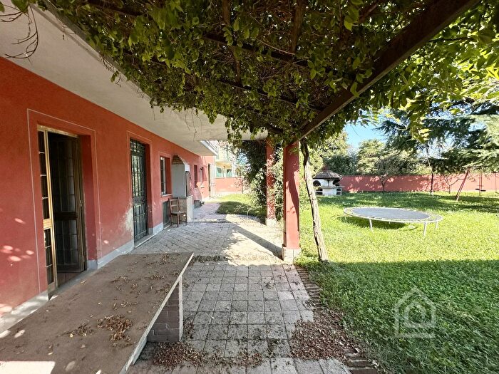 Casa con 7 locali in vendita in Via Cadacorte, Brusasco