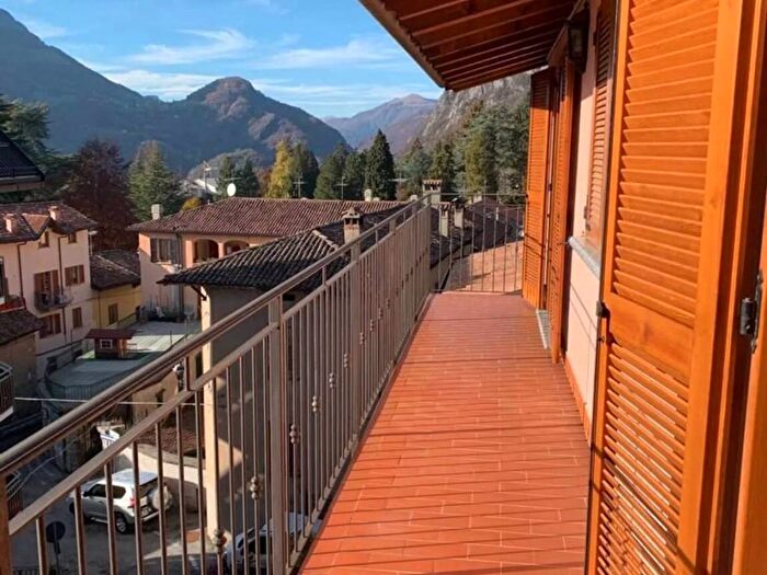 Appartamento trilocale in affitto in Martiri Patrioti, Centro, Barzio